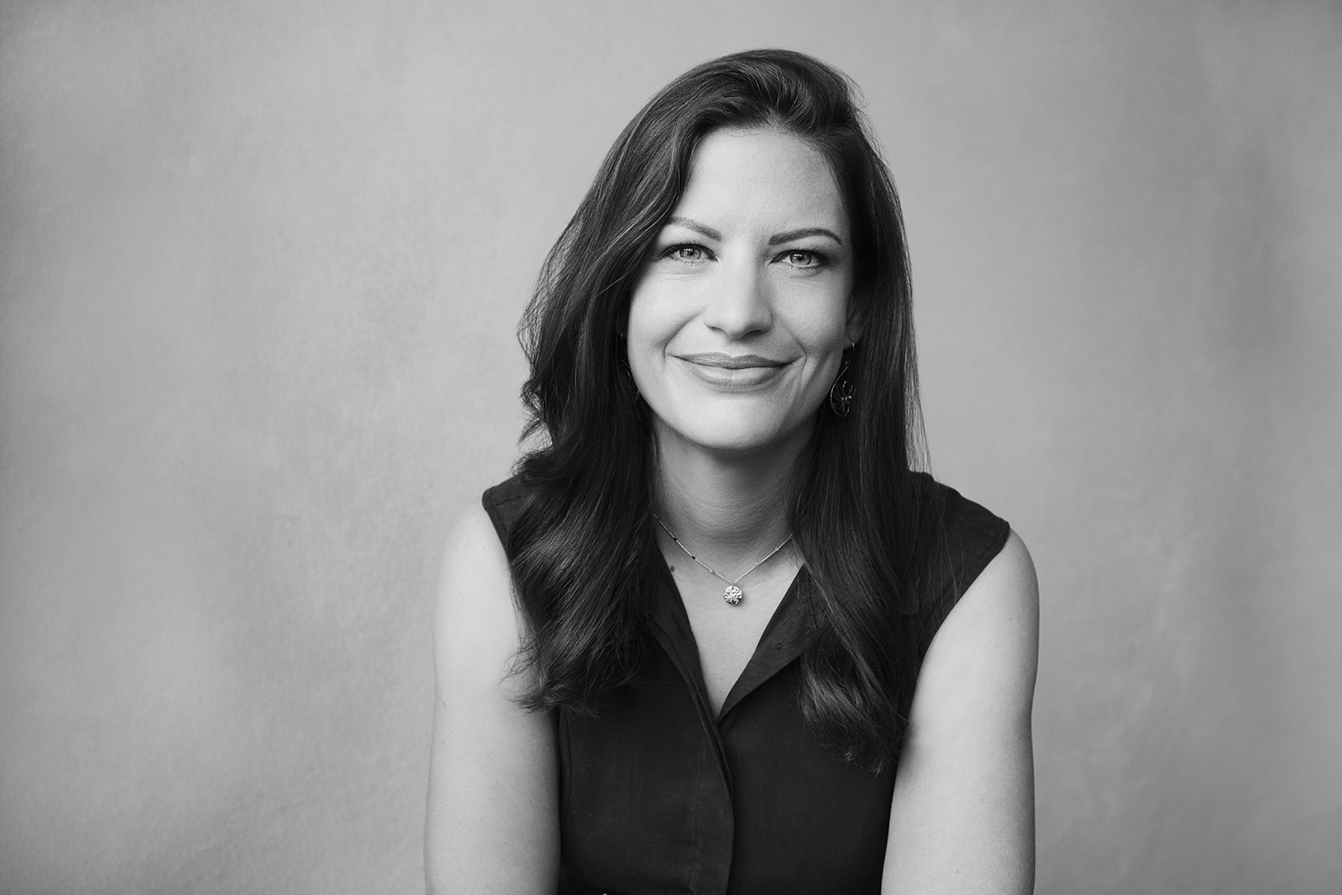 Schwarz-weiß Portrait von Verena E. Huber Business Coaching